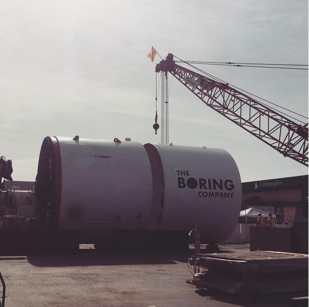 Проходческий щит Илона Маска прибыл к яме на парковке SpaceX - 3 Проходческий щит Илона Маска прибыл к яме на парковке SpaceX - 3