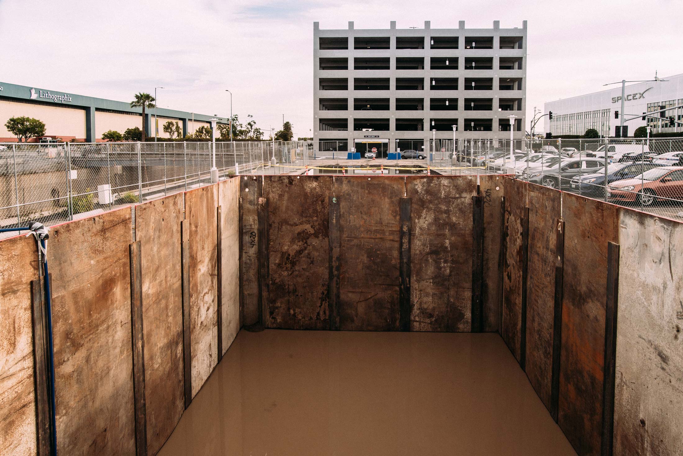 Проходческий щит Илона Маска прибыл к яме на парковке SpaceX - 6 Проходческий щит Илона Маска прибыл к яме на парковке SpaceX - 6