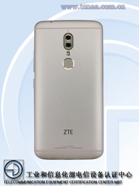 Смартфон ZTE A2018 оснащен сдвоенной камерой и дисплеем OLED разрешением 2К