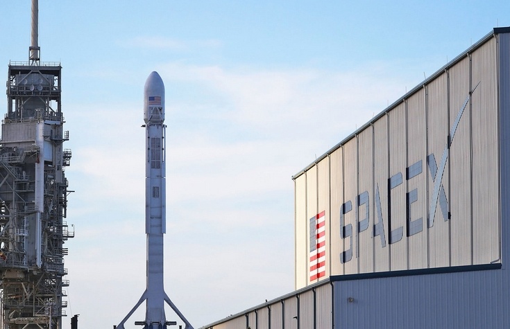 SpaceX начнёт свой масштабный проект по выведению на орбиту тысяч спутников через два года