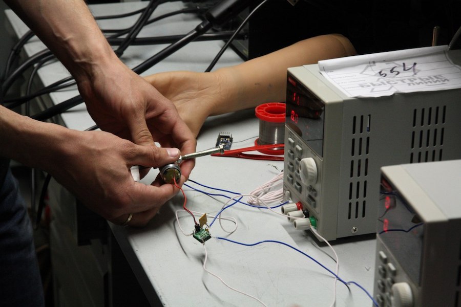 Путь из лагерного робототехника в создателя киборгов - 8 image