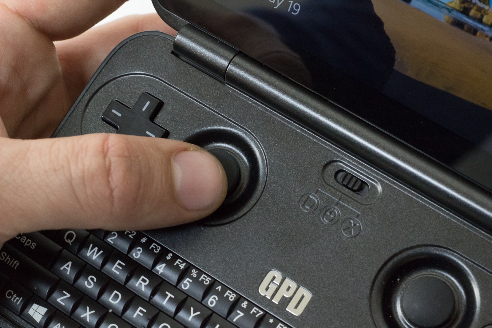 GPD Win — исследуем миниатюрный ноутбук с диагональю 5.5", предназначенный для игр и эмуляторов - 16