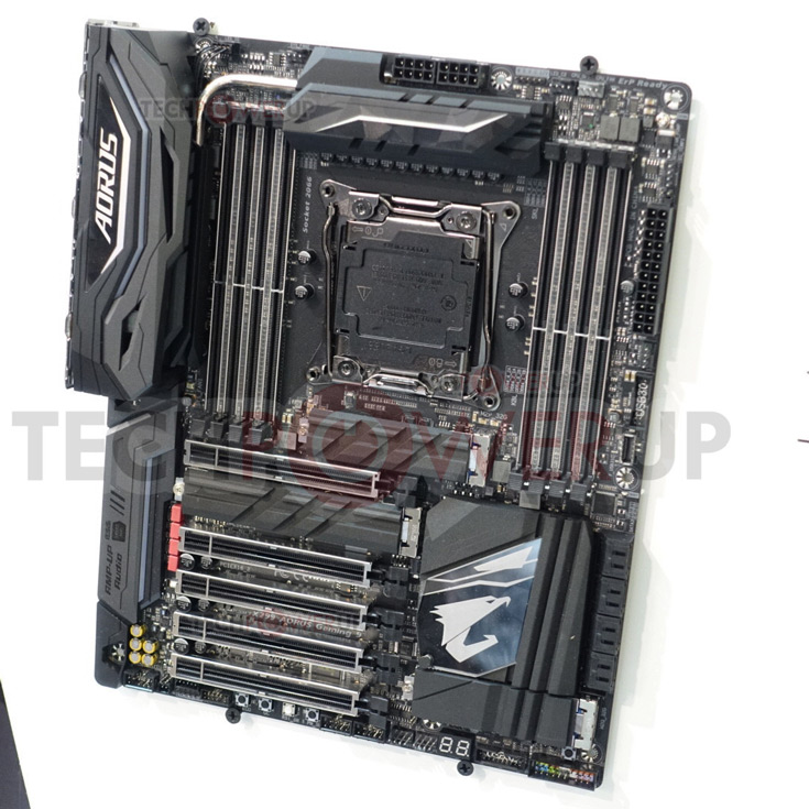 В продаже плата Gigabyte X299 Aorus Gaming 9 должна появиться в середине июня