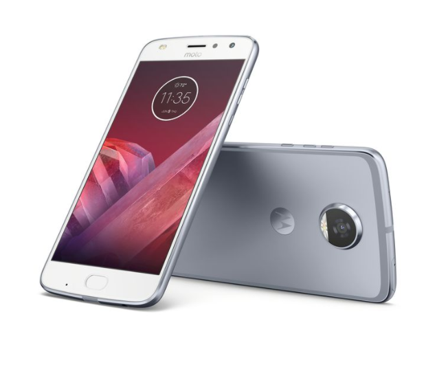 Moto Z2 Play получил менее ёмкий аккумулятор, но стал тоньше