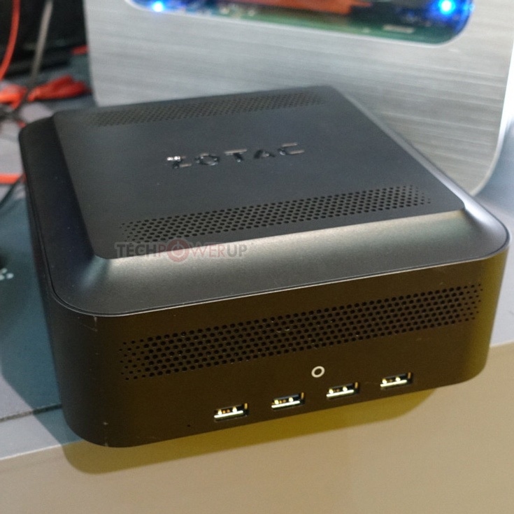 Помимо слота PCIe 3.0 x16, в Zotac Thunderbolt 3 External Box есть слот M.2 32 Гбит/с и четыре порта USB 3.0