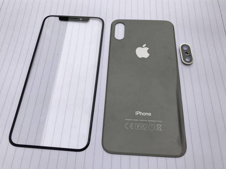 Опубликованы фотографии передней и задней панелей смартфона iPhone 8