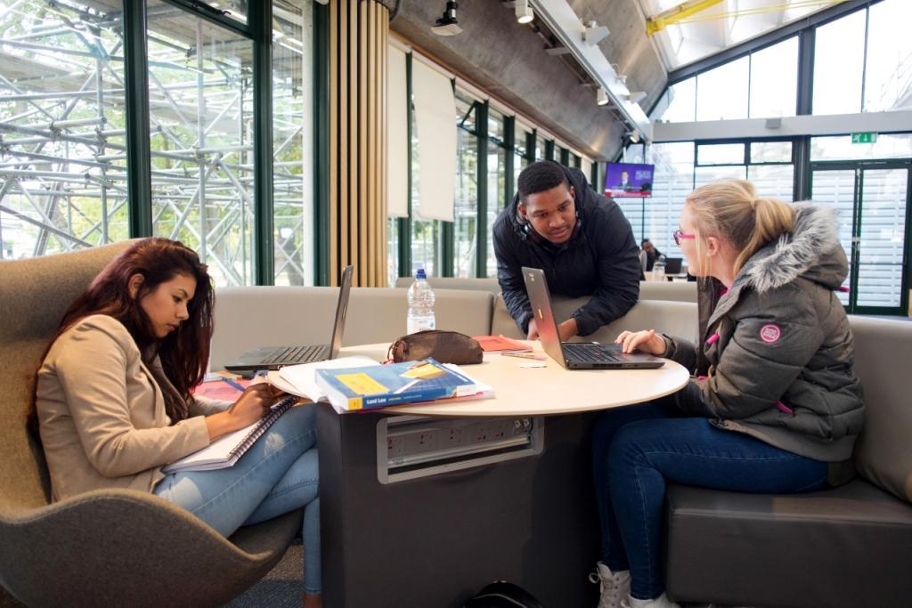 Lenovo ThinkPad и библиотека будущего в Портсмуте - 3 Lenovo ThinkPad и библиотека будущего в Портсмуте - 3