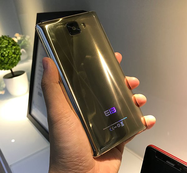 Опубликованы живые фотографии смартфона Elephone S8 Gold Edition 