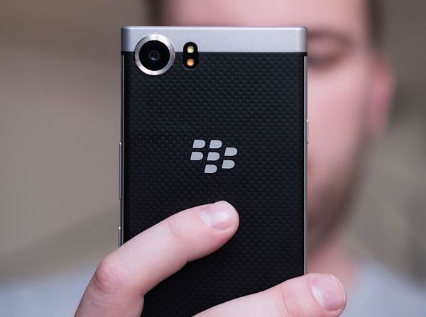 Выручка BlackBerry за отчетный период составил 235 млн долларов