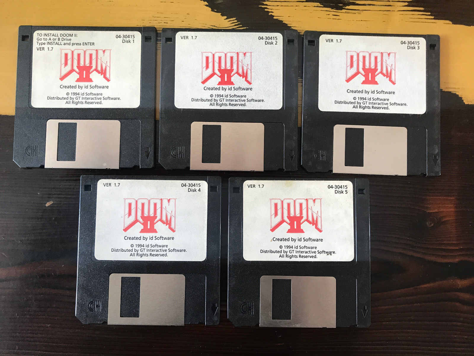Джон Ромеро продал оригинальные дискеты с Doom II на eBay за $3000 - 1
