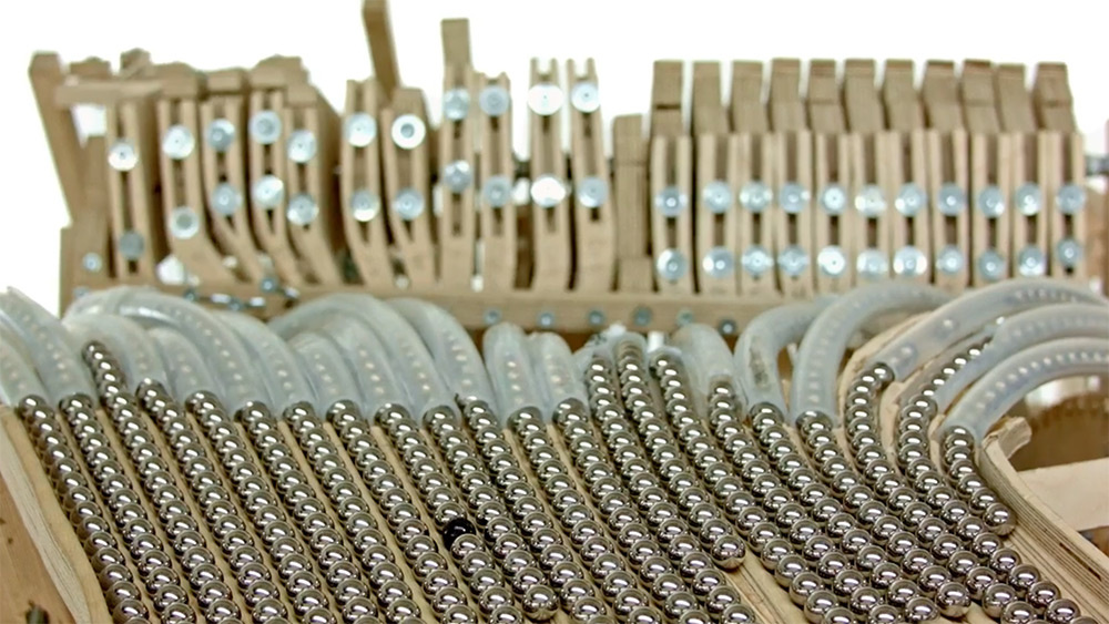 Музыкальная DIY-шайтан-машина или что сделал шведский музыкант с двумя тысячами шариков - 1 Музыкальная DIY-шайтан-машина или что сделал шведский музыкант с двумя тысячами шариков - 1