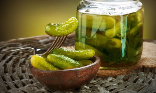 Ученые рассказали, как влияют на организм человека соленые огурцы