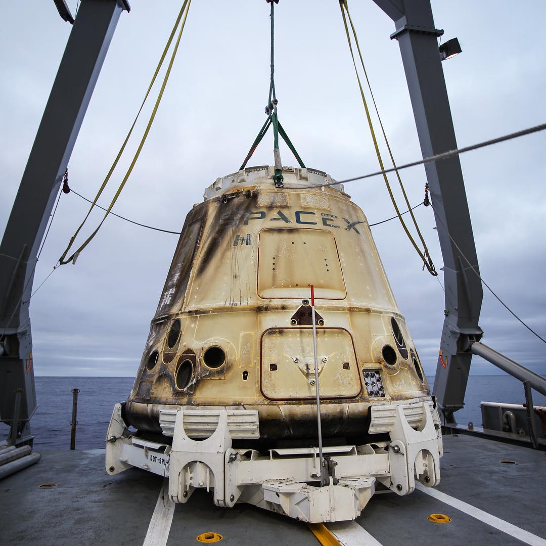 Грузовой корабль Dragon второй раз вернулся на Землю с МКС - 2
