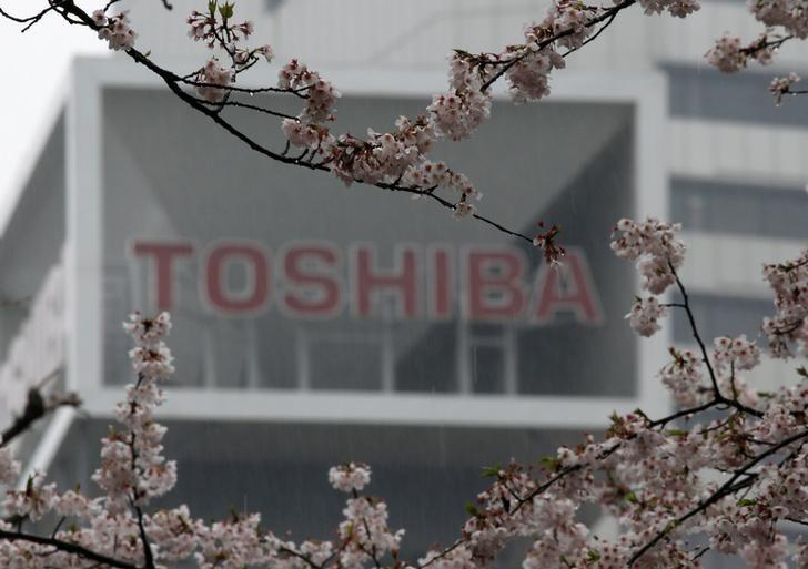 Toshiba еще не продала производство флэш-памяти, но уже успела его заложить