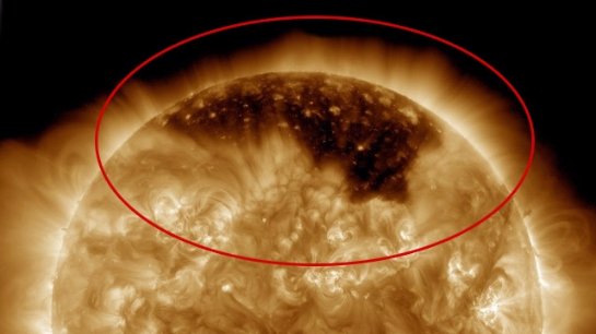 На Солнце была обнаружена огромная дыра