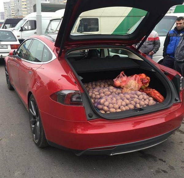 Лукашенко протестировал Tesla Model S и распорядился создать электромобиль по этому образцу - 5