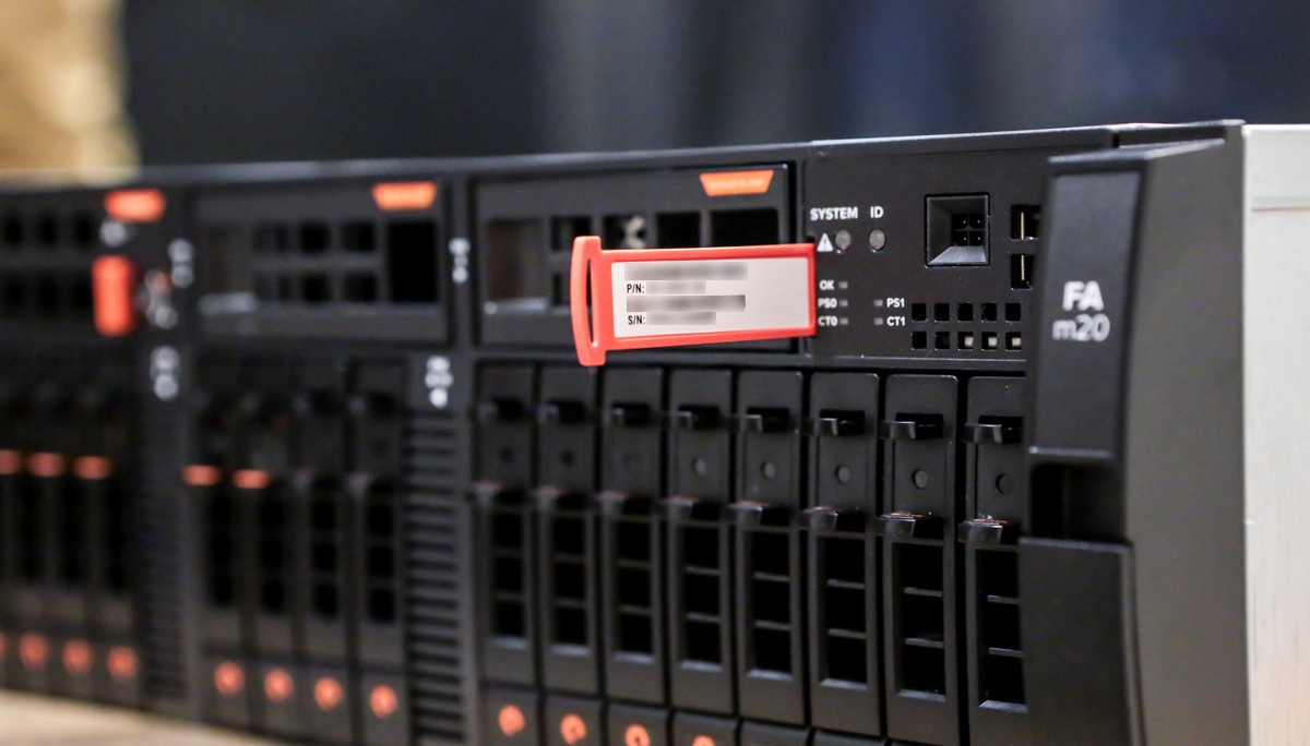 Про МАССИВный ночник Pure Storage и счастливую пиарщицу - 14