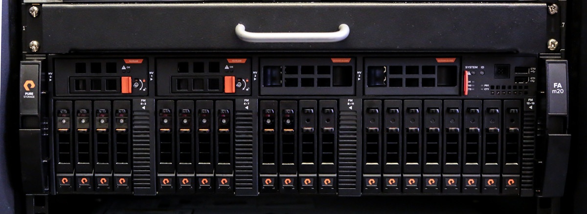 Про МАССИВный ночник Pure Storage и счастливую пиарщицу - 37