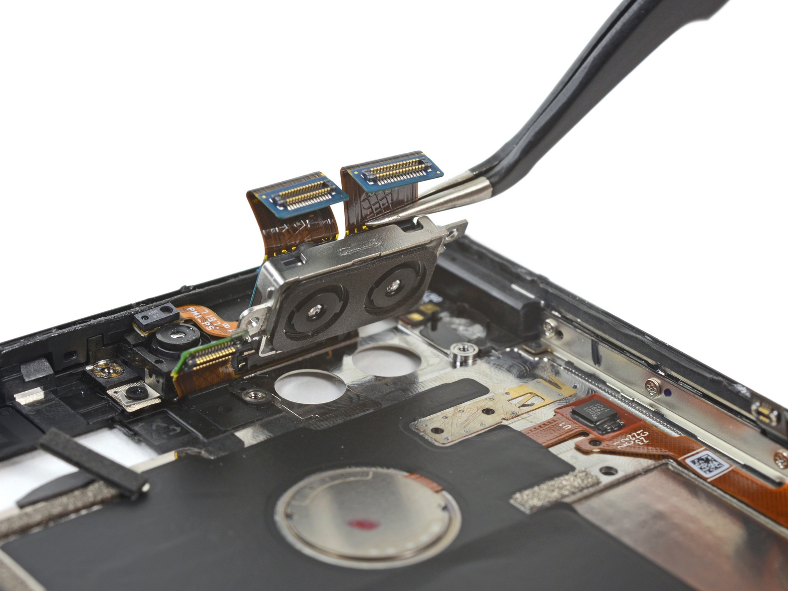 Телефон от создателя Android получил 1 балл из 10 по шкале ремонтопригодности iFixit - 6 Телефон от создателя Android получил 1 балл из 10 по шкале ремонтопригодности iFixit - 6
