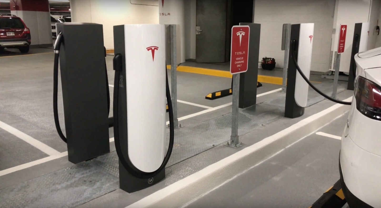 Новый тип зарядных станций от Tesla - 1