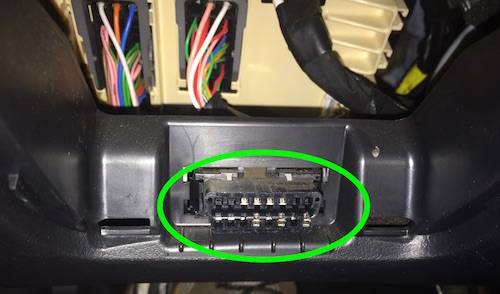 Автопилот своими рукам. Добавляем электронное управление steer-by-wire на обычный автомобиль - 4 Диагностический разъём OBD-II KIA Cee'd