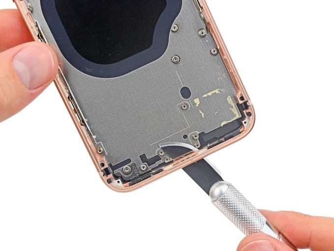 iPhone 8: вялые продажи, 6 баллов по шкале ремонтопригодности iFixit - 9 iPhone 8: вялые продажи, 6 баллов по шкале ремонтопригодности iFixit - 9