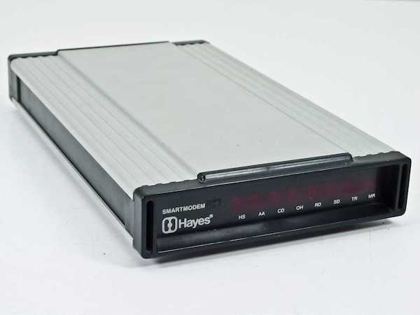 Деннис Хейс, Smartmodem и AT-команды - 9