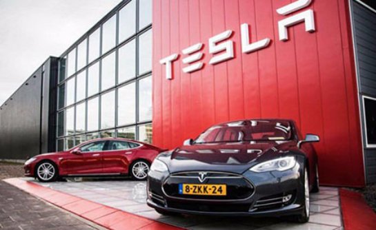 Tesla уволила несколько сотен сотрудников заводов