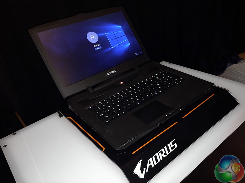 Gigabyte Aorus X9 весит всего 3,5 кг