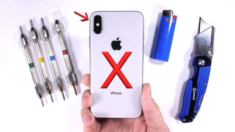 Смартфон iPhone X погнуть руками не выйдет