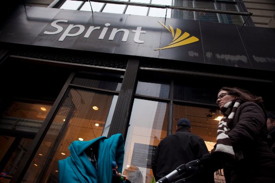 Владелец Sprint увеличивает свою долю после неудачного слияния с T-Mobile
