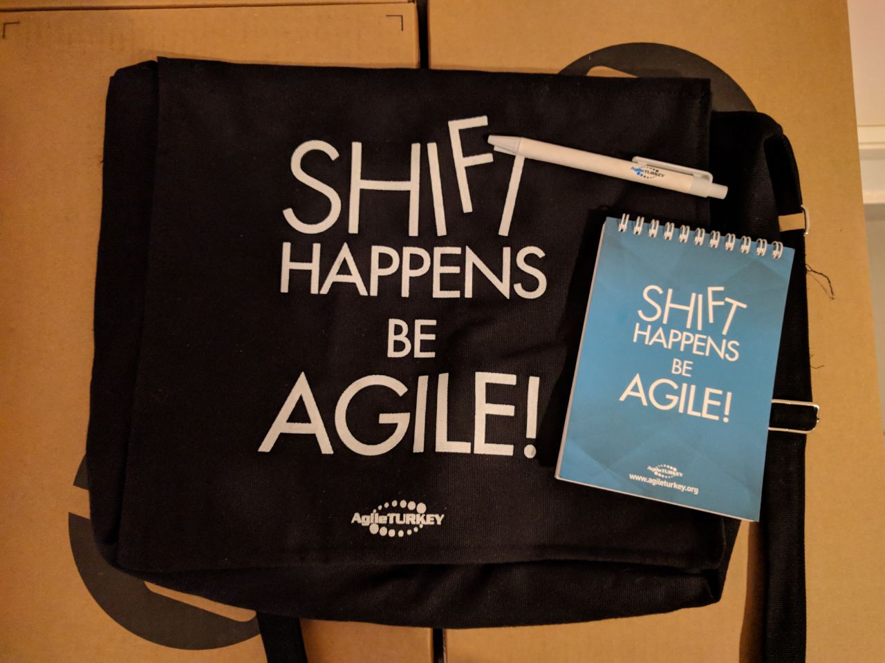 Базовая станция для fpv. Тайная жизнь игрушечных супергероев. S t happens. S t happens. Футболка с принтом какашки.