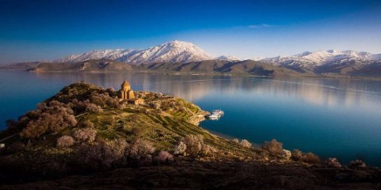 На дне одного из турецких озер обнаружили древнюю крепость На дне одного из турецких озер обнаружили древнюю крепость