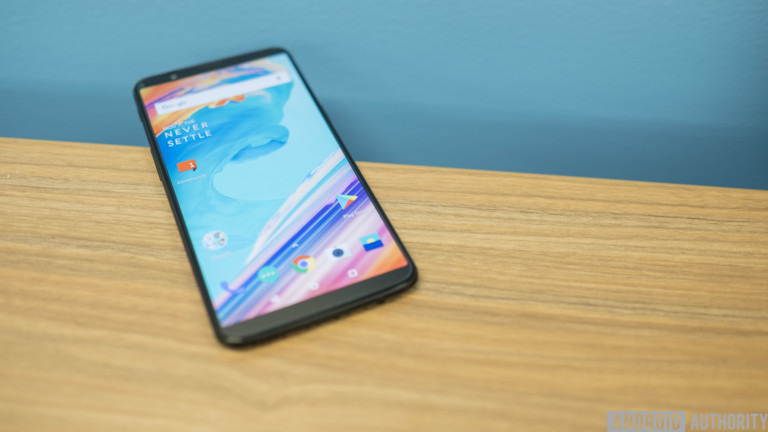 Экран смартфона OnePlus 5T не будет «желейным» 