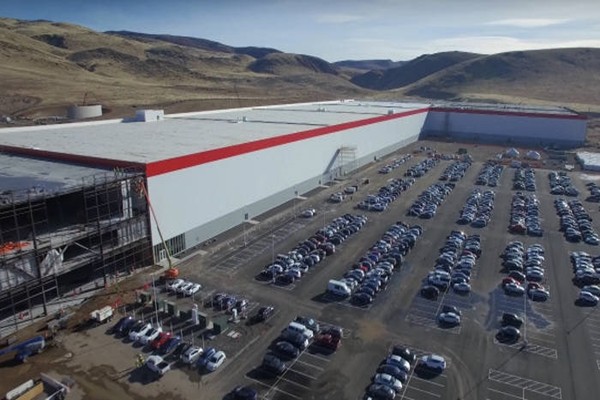 Gigafactory не работает нормально из-за нестабильного энергоснабжения и критической нехватки персонала