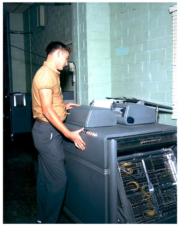Рисунок 1. IBM 407 в Арсенале армии США в 1961 году.
