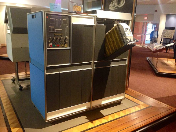 Рисунок 2. IBM 1401 в Центре истории и наследия Эндикотта.