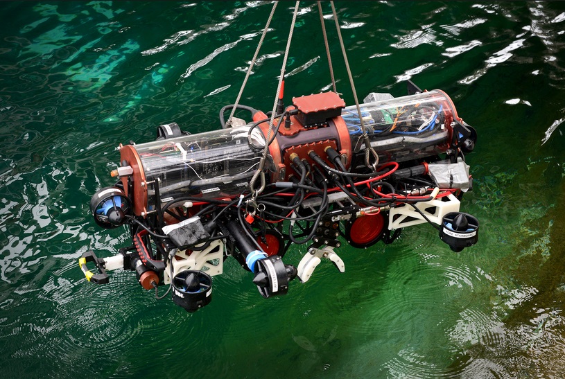 Использование подводных роботов. Подводный робот. Плавающие роботы. Подводный робот для исследования. Подводный робот для обследования труб.