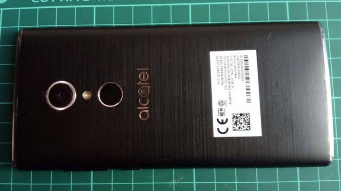 Смартфон Alcatel 5 прошел сертификацию FCC