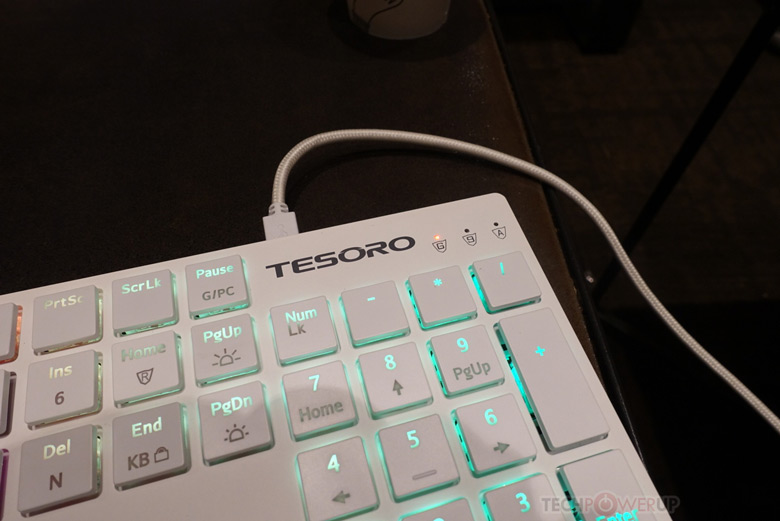 Клавиатура Tesoro Gram XS показана на CES 2018