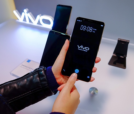 Vivo показала готовый к массовому производству смартфон с подэкранным сканером отпечатков пальцев, не рассказав о нем практически ничего - 1