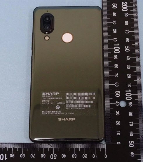 Реальные фотографии смартфона Sharp Aquos S3 подтверждают вырез в верхней части дисплея