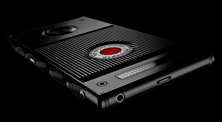 Смартфон Red Hydrogen One, оснащенный голографическим дисплеем, поступит в продажу этим летом