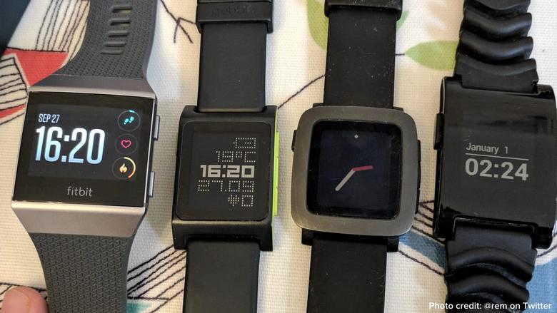 Fitbit будет поддерживать наследие Pebble ещё полгода