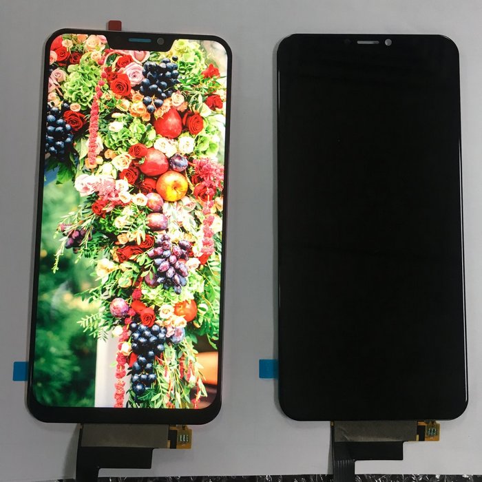 Экран смартфона Doogee V, который напоминает iPhone X, запечатлен на официальной фотографии