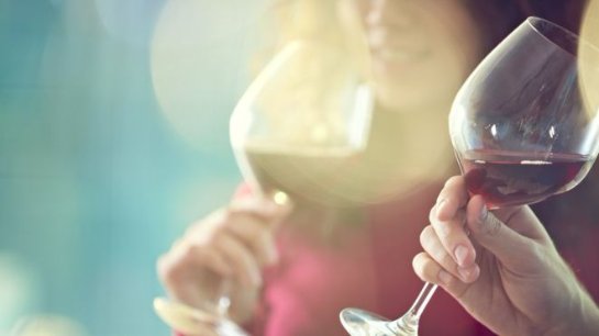 Красное вино помогает бороться с болезнью десен
