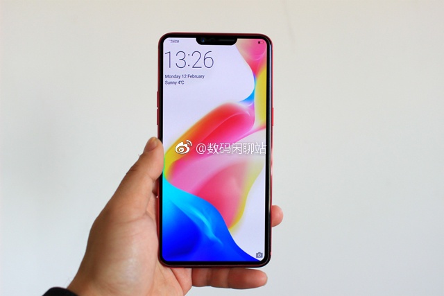 Смартфон Oppo R15 с поддержкой 20-ваттной зарядки тоже похож на iPhone X