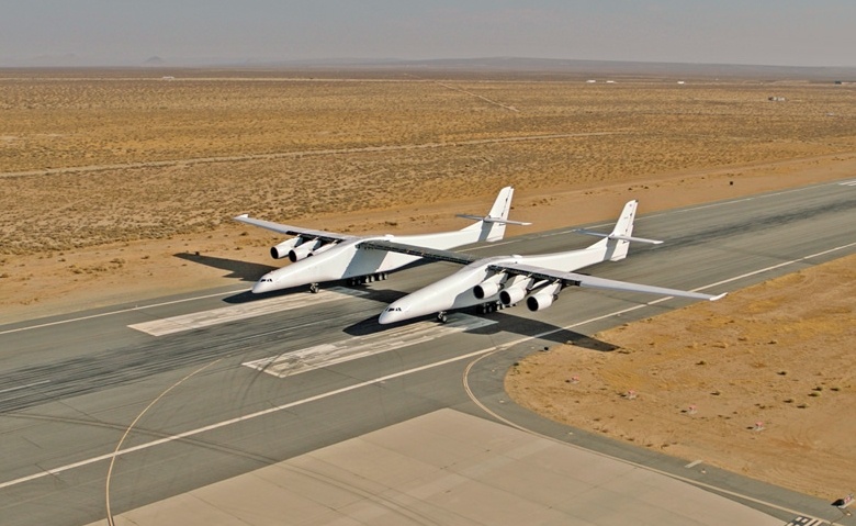 Stratolaunch Systems провела первые испытания своего самолёта на взлётной полосе