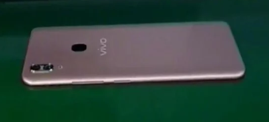Смартфон впервые замечен на живых фото Vivo V9