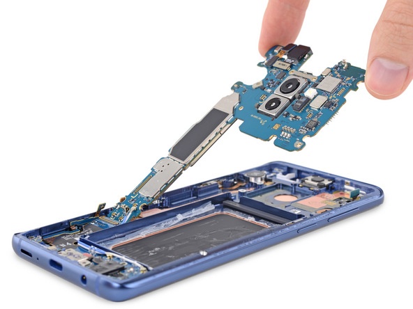 Специалисты iFixit поставили смартфону Samsung Galaxy S9+ четыре балла за ремонтопригодность